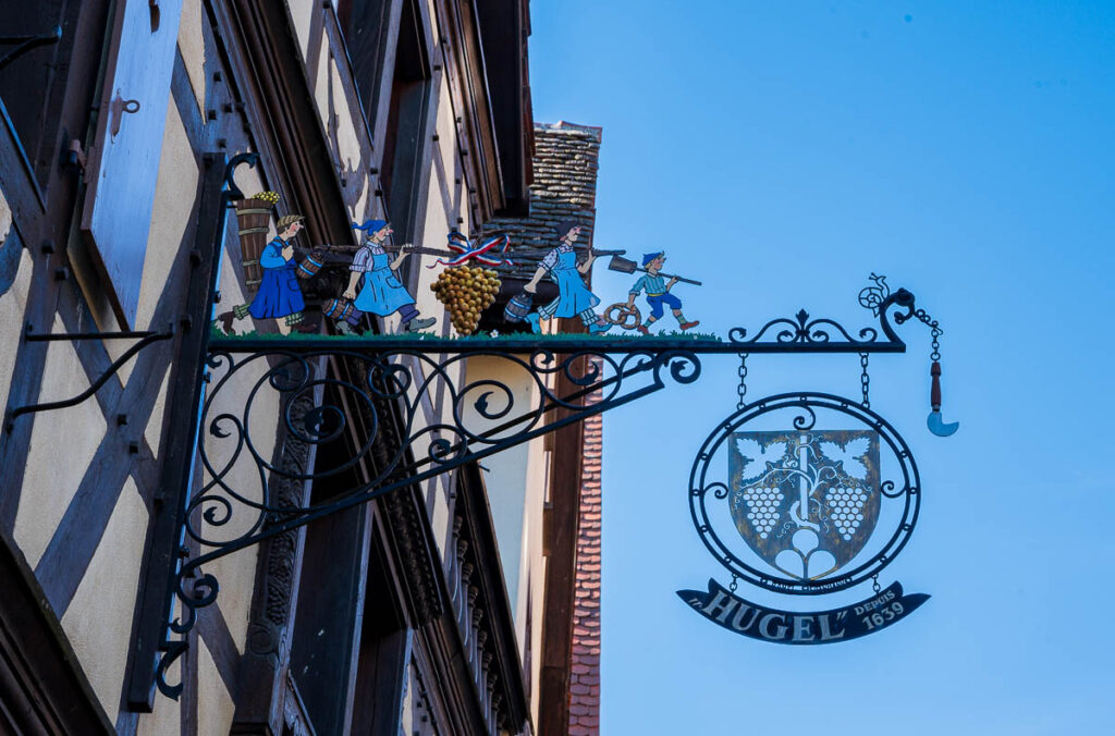 Riquewihr - Schild Weinhandlung