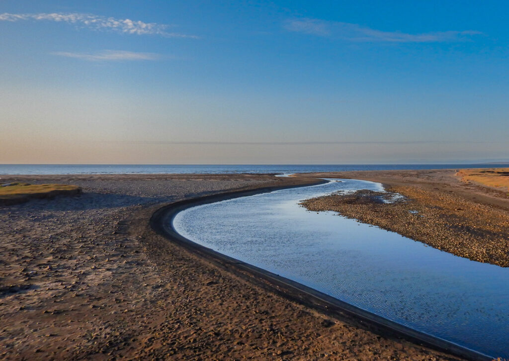 Immer wieder faszinierend, wenn ein Fluss ins Meer fliesst