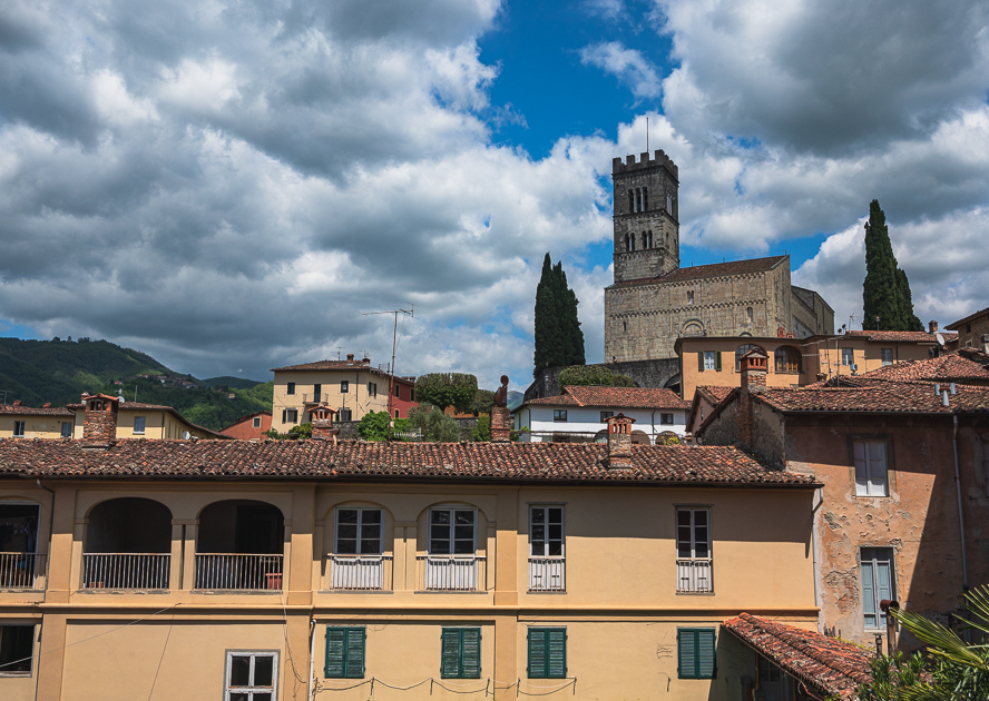 Barga - Blick von der Stadt zum Dom