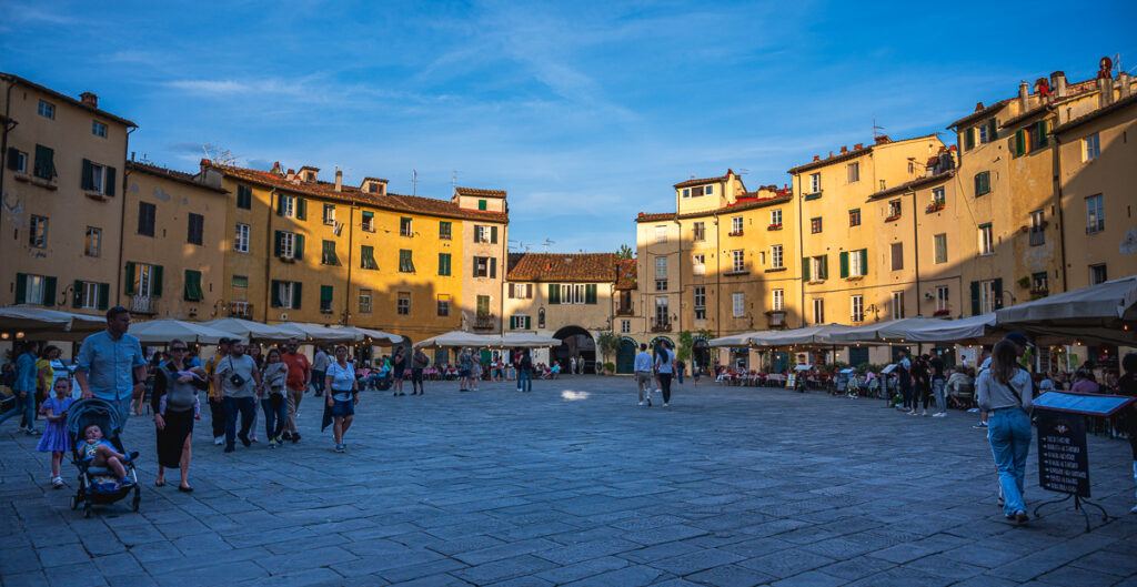 Lucca - Piazza del'Amfiteatro