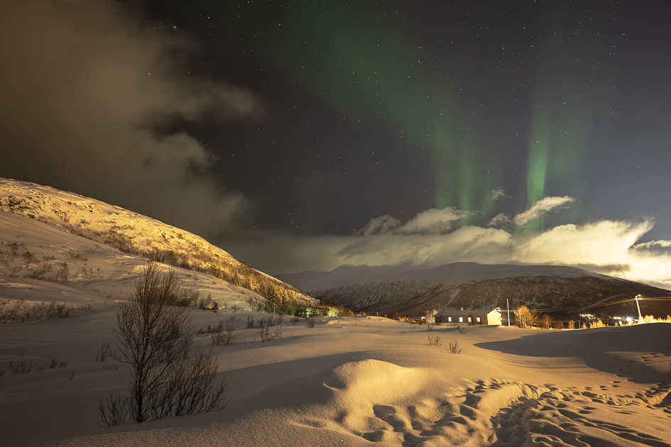 Ersfjord - Nordlichter Richtung Berge